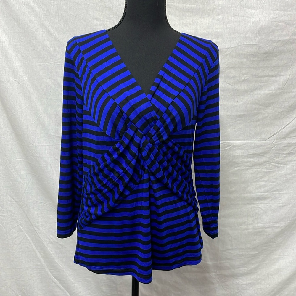Cable & gauge striped top with criss cross detail in front, v-neck, XL